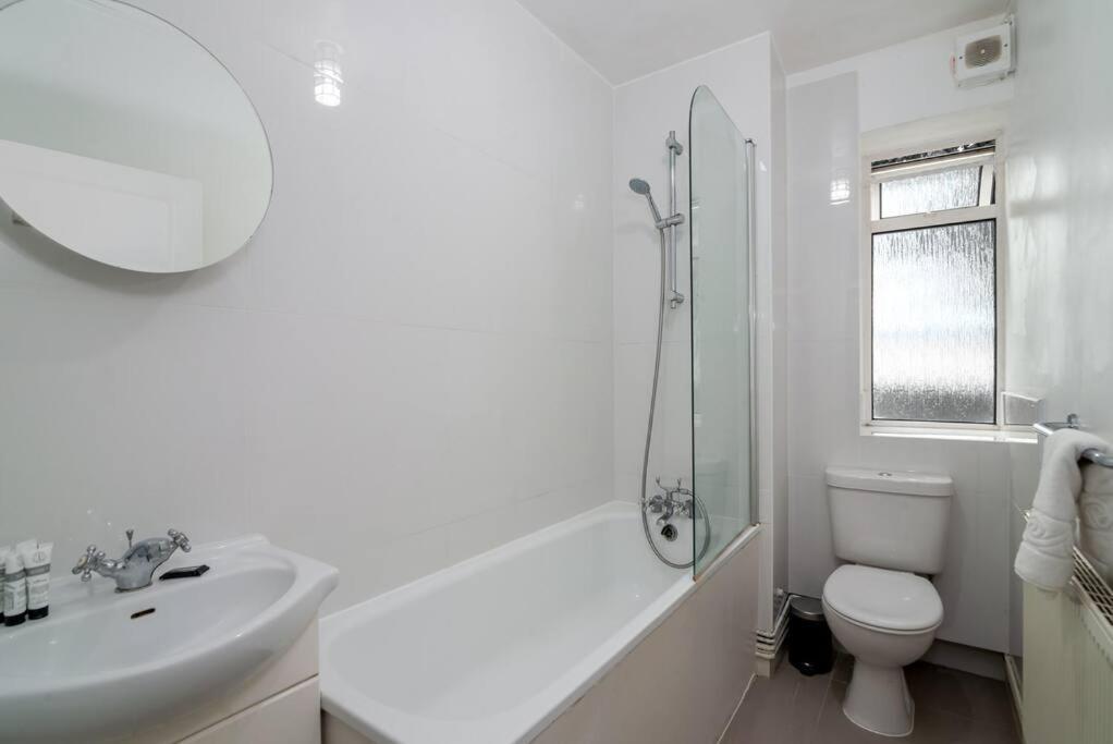 Stylish And Well Equipped Flat In Stockwell Apartment London Exterior photo